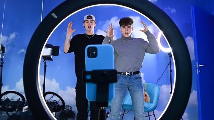 再一次，抖音盯上了小红书，这是「种草」最好的时代