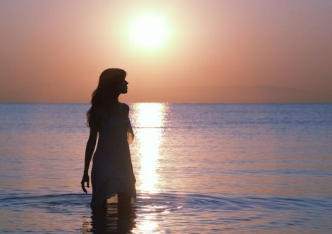 永远不要在微信上爱一个人，真正的爱情不只是说说而已，而是付出